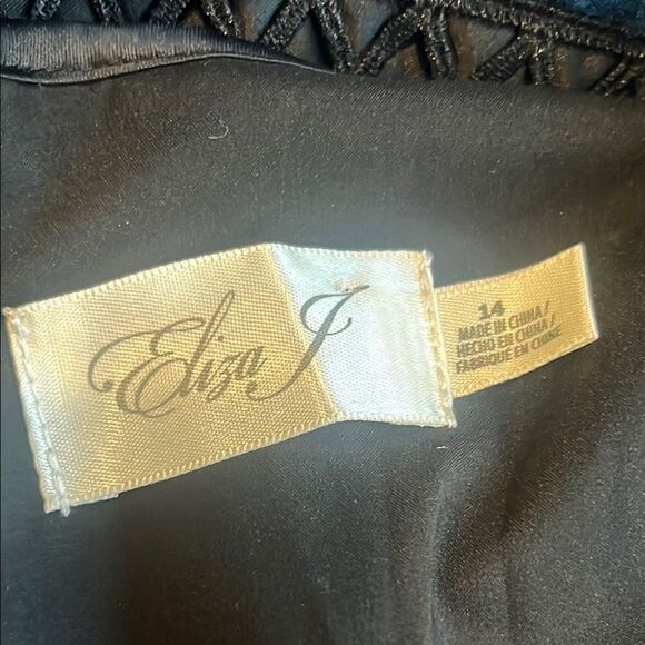 Eliza J-Elegant Blue Lace Dress with pockets - Picture 6 of 7